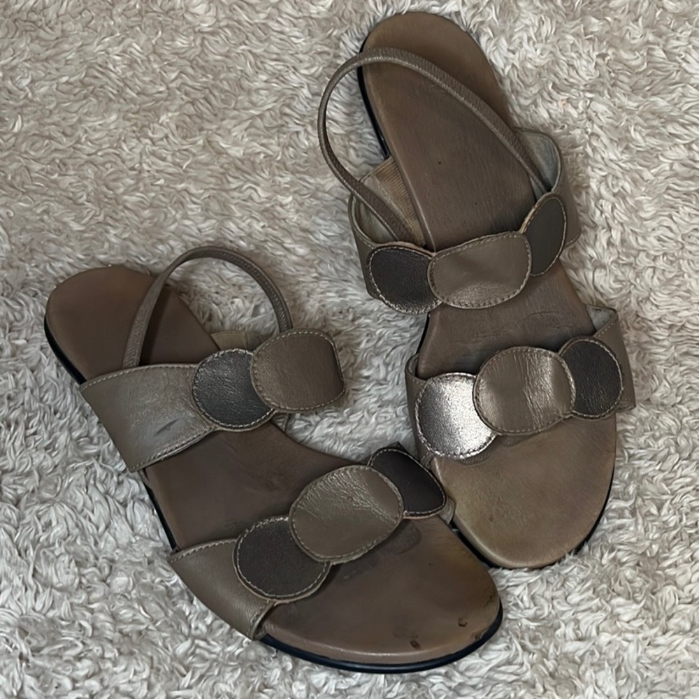 Munro sling back sandal,Lt Copper/Beige,low heel, 7 1/2 W, wear & flaws in photo